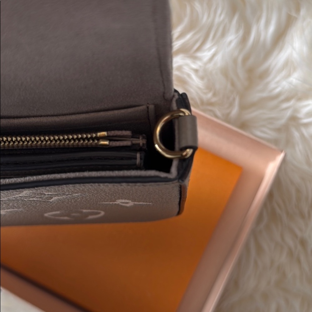 LV Felicie Pochette Monogram Empreinte Leather - Picture 6 of 12